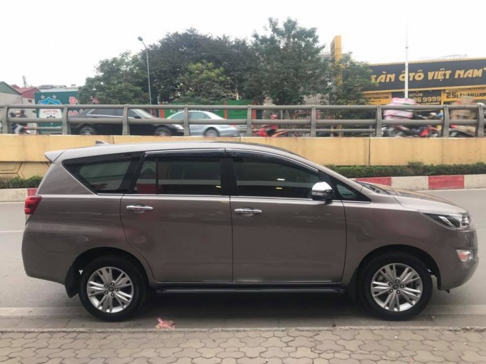 Innova 2.0 V sx 2016 siêu lướt chạy 2000km