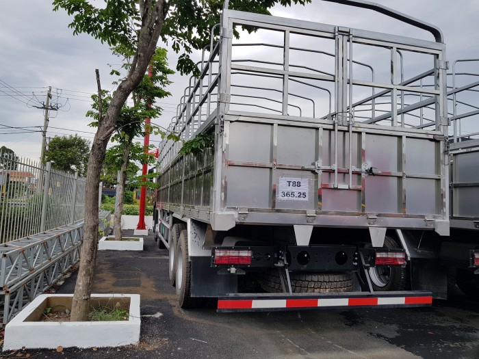 JAC 4 Chân  tải trọng hoàng hóa 17950 Kg