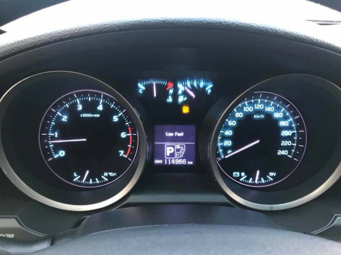 Land Cruiser VX V8 4.7 model 2009