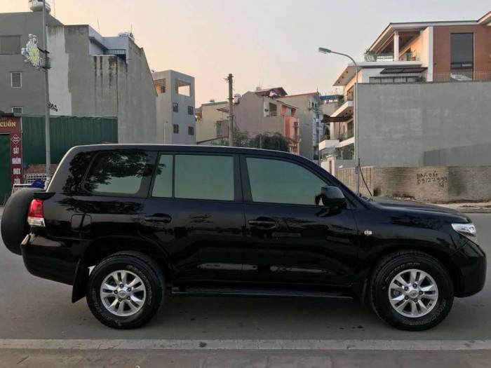 Land Cruiser VX V8 4.7 model 2009