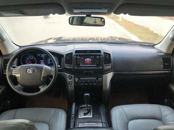 Land Cruiser VX V8 4.7 model 2009