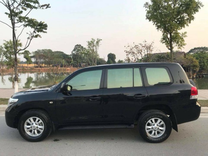 Land Cruiser VX V8 4.7 model 2009