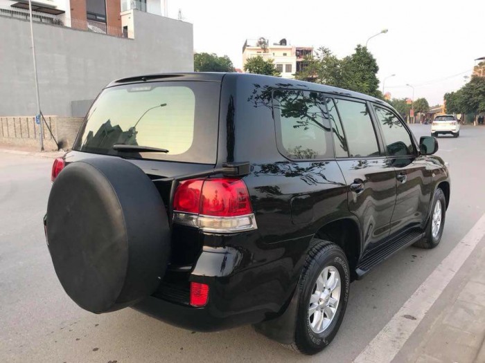Land Cruiser VX V8 4.7 model 2009