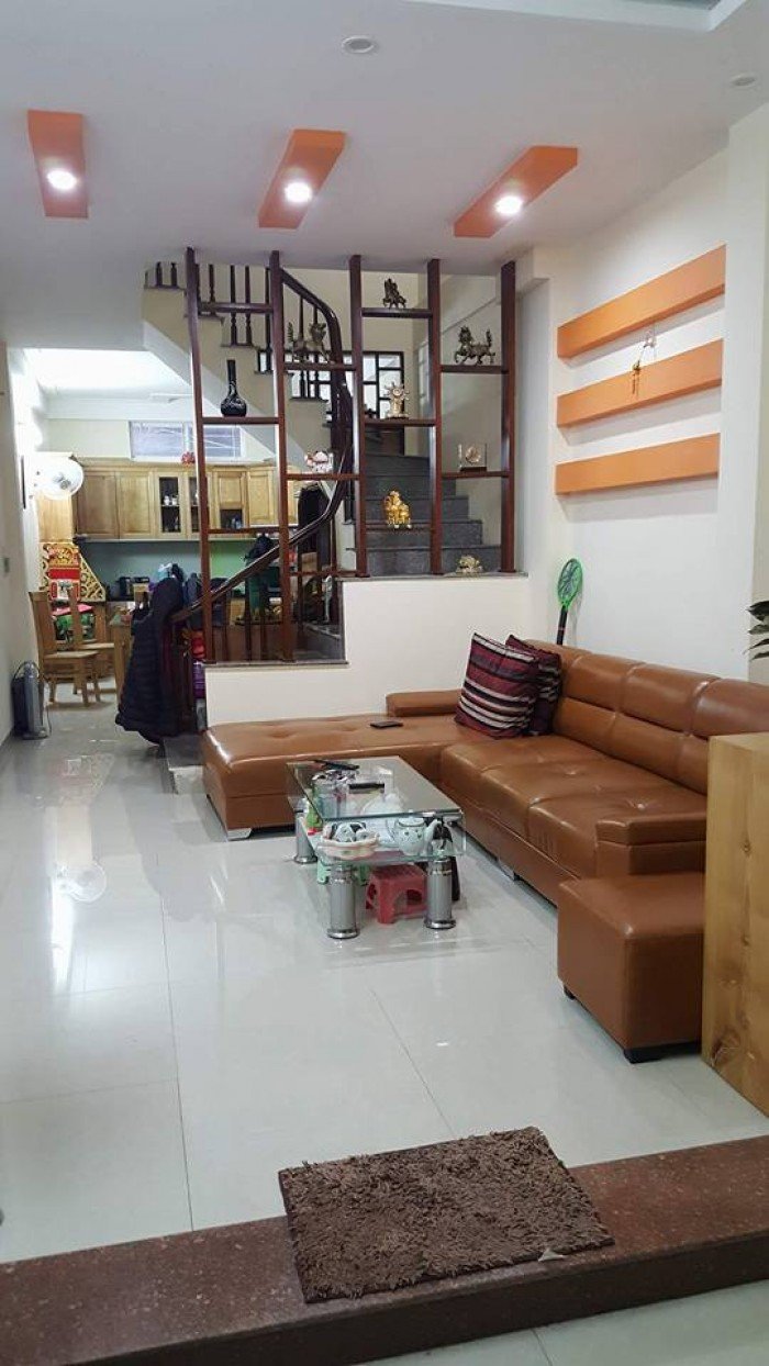 Bán nhà Thịnh Quang, quận Đống Đa, 50m2, 5 tầng, 20m ô tô đỗ.