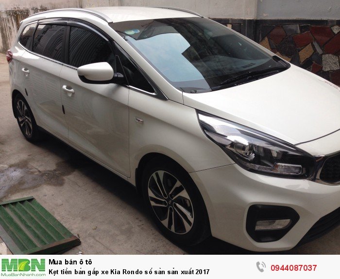 Kẹt tiền bán gấp xe Kia Rondo số sàn sản xuất 2017