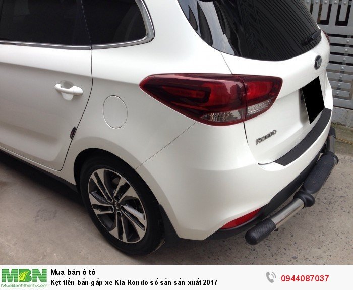 Kẹt tiền bán gấp xe Kia Rondo số sàn sản xuất 2017