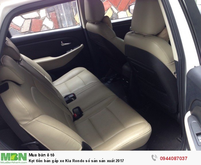 Kẹt tiền bán gấp xe Kia Rondo số sàn sản xuất 2017