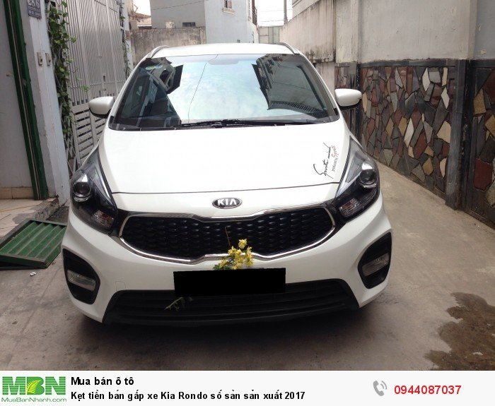 Kẹt tiền bán gấp xe Kia Rondo số sàn sản xuất 2017