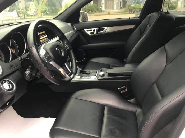 MERCEDES C300 AMG sản xuất 2012, đk 2013 cá nhân chính chủ biển siêu đẹp với chất lượng xe thì đại chất