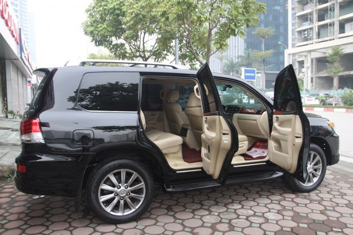 LEXUS 570 Sản xuất và đk 2008, đã lên form 2013 biển Hà Nội.