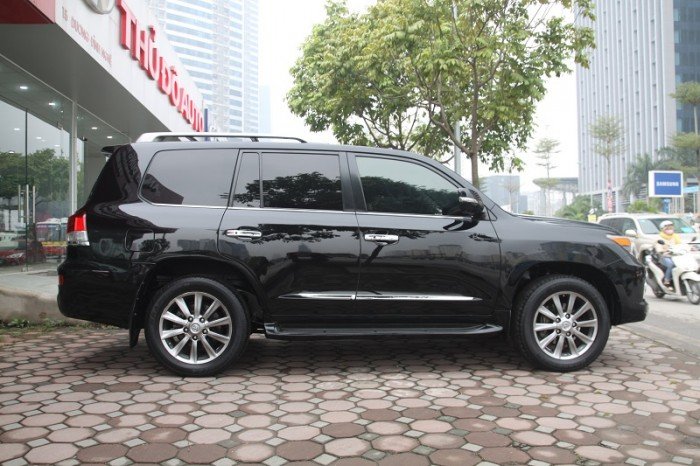 LEXUS 570 Sản xuất và đk 2008, đã lên form 2013 biển Hà Nội.