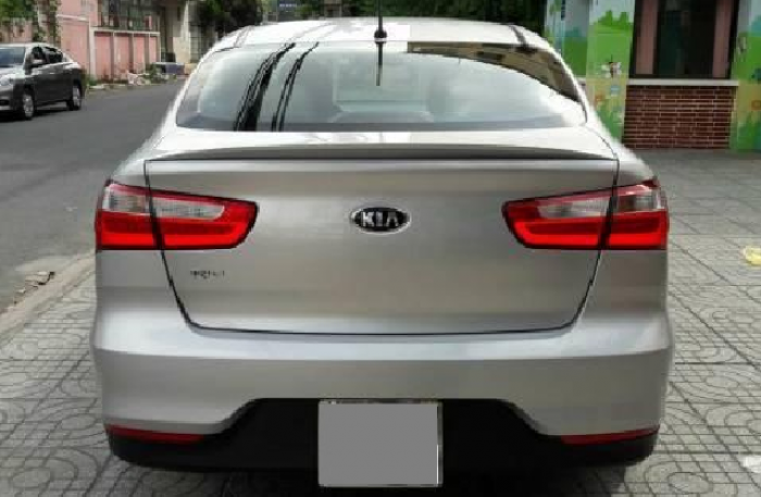 Bán xe Kia Rio 2016 at xám bạc mới king kít đúng một chủ.