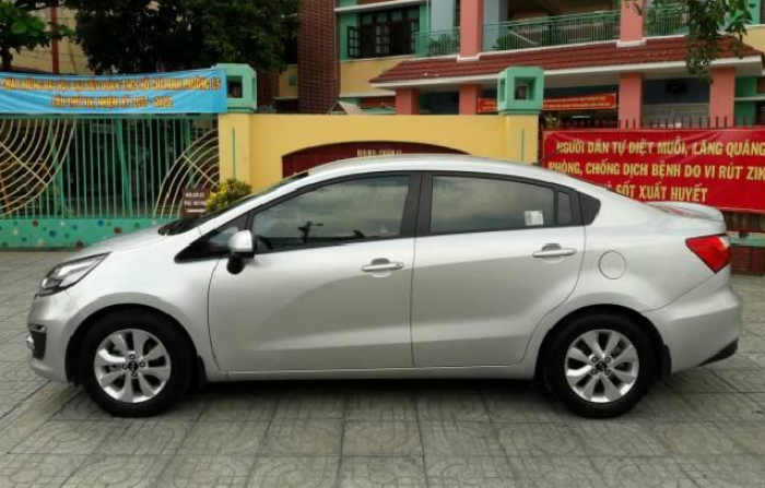 Bán xe Kia Rio 2016 at xám bạc mới king kít đúng một chủ.