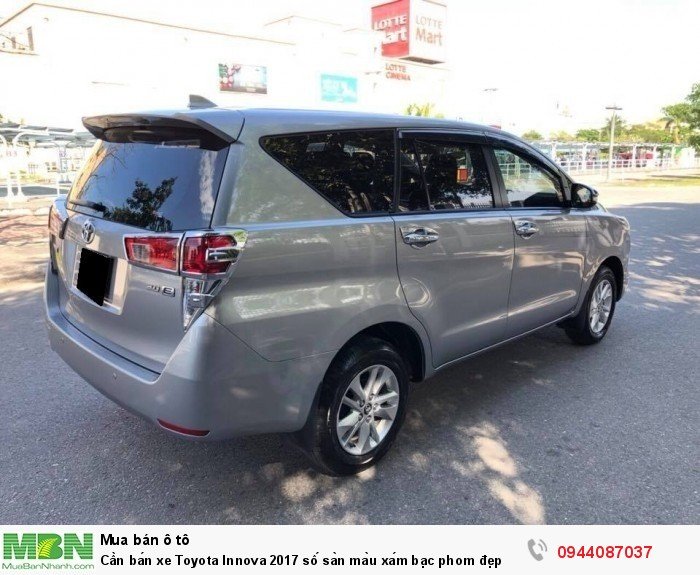 Cần bán xe Toyota Innova 2017 số sàn màu xám bạc phom đẹp