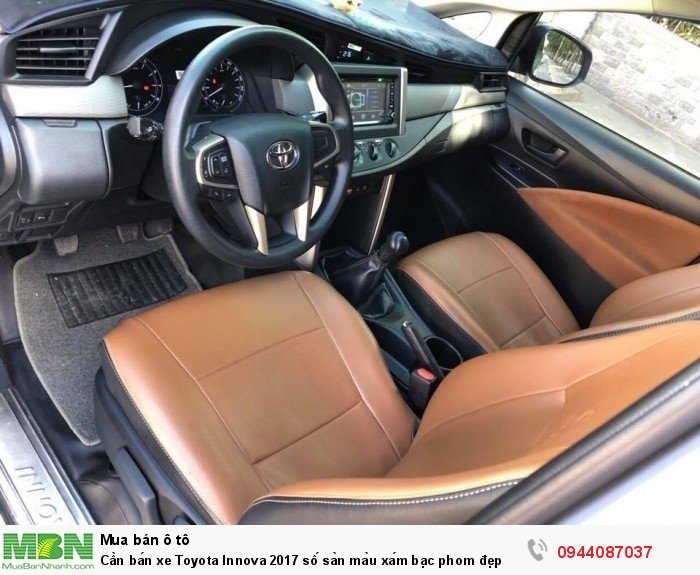 Cần bán xe Toyota Innova 2017 số sàn màu xám bạc phom đẹp