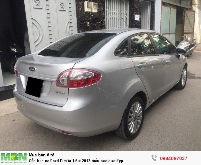 Cần bán xe Ford Fiesta 1.6at 2012 màu bạc cực đẹp