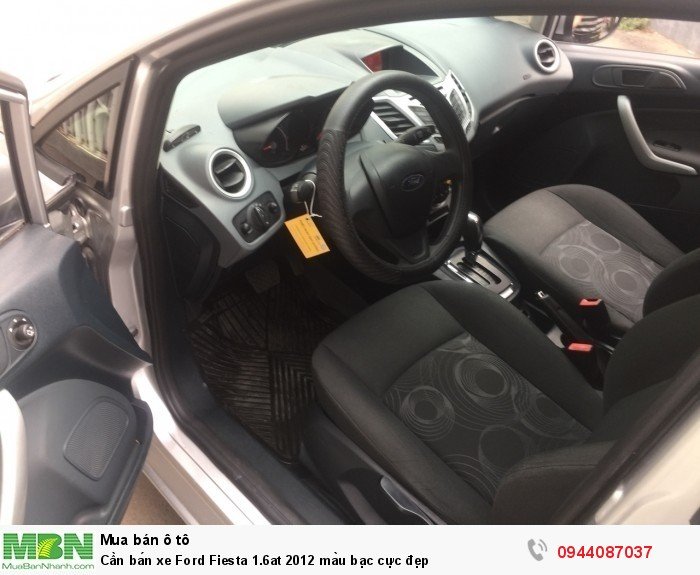 Cần bán xe Ford Fiesta 1.6at 2012 màu bạc cực đẹp