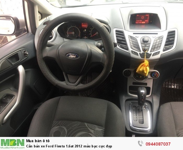 Cần bán xe Ford Fiesta 1.6at 2012 màu bạc cực đẹp