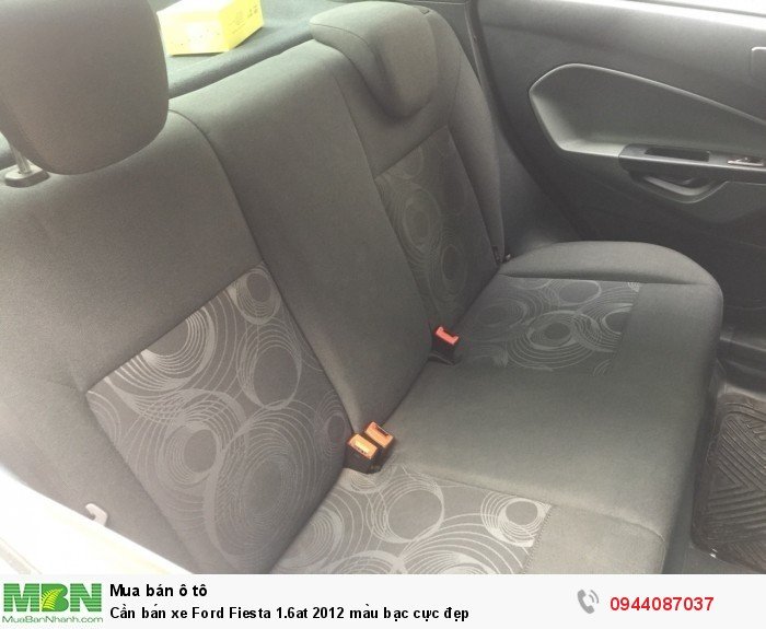 Cần bán xe Ford Fiesta 1.6at 2012 màu bạc cực đẹp