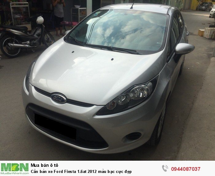Cần bán xe Ford Fiesta 1.6at 2012 màu bạc cực đẹp