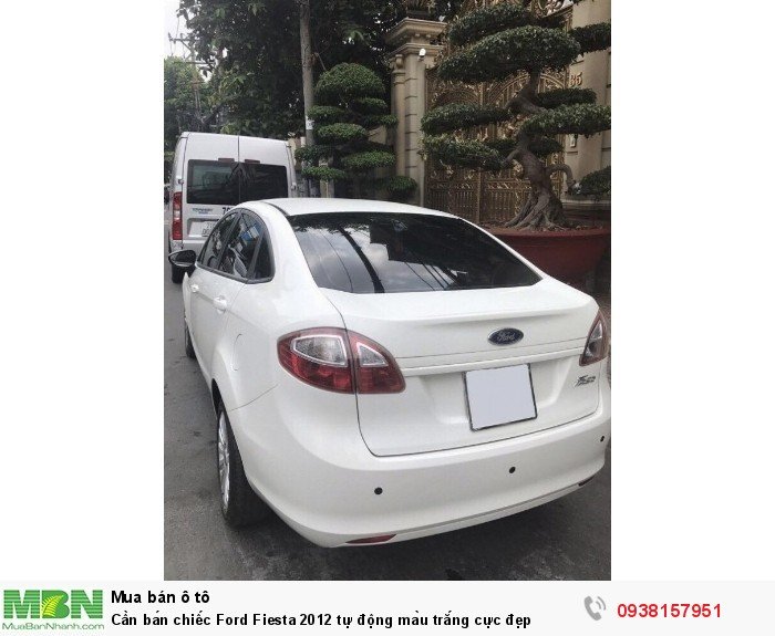 Cần bán chiếc Ford Fiesta 2012 tự động màu trắng cực đẹp