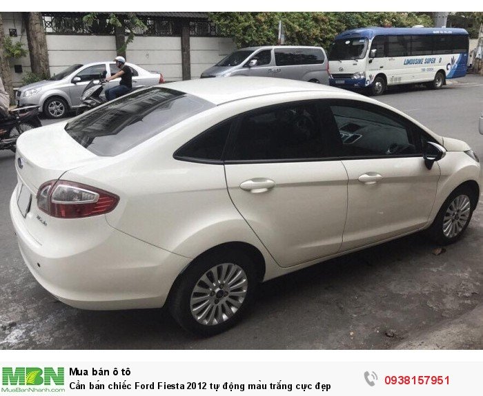 Cần bán chiếc Ford Fiesta 2012 tự động màu trắng cực đẹp