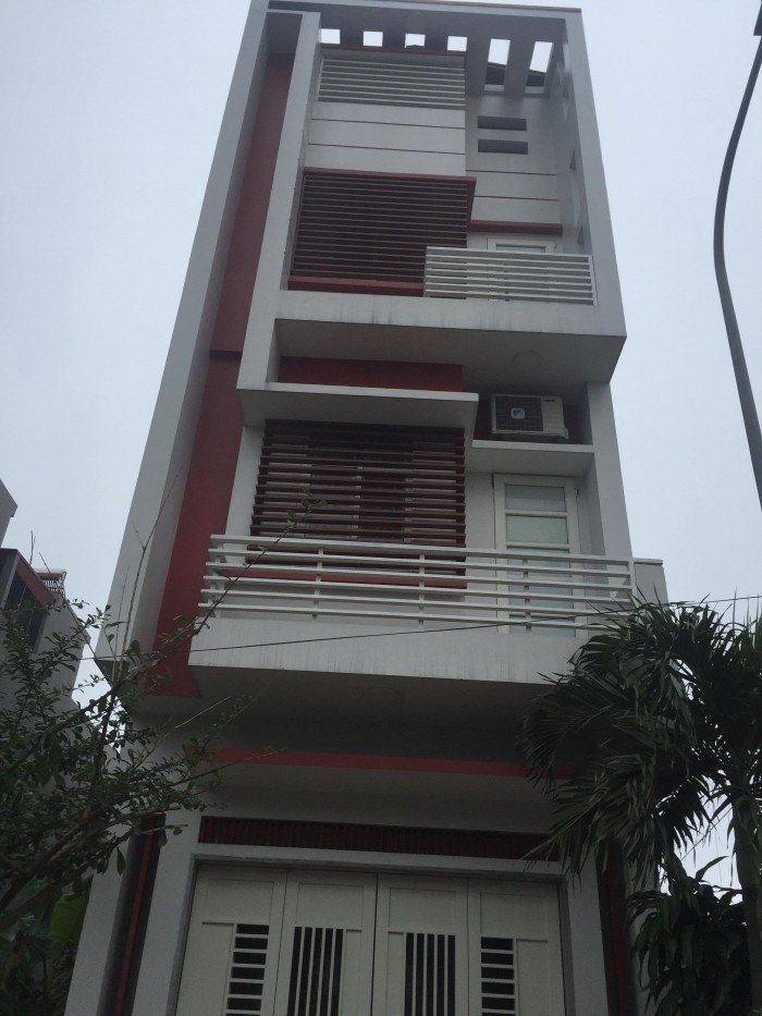 Cần bán gấp nhà 3 tầng kiên cố, chắc chắn phố Phan Đình Giót, TP Hải Dương