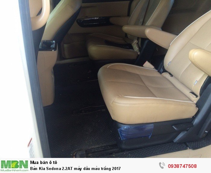 Bán Kia Sedona 2.2AT máy dầu màu trắng 2017