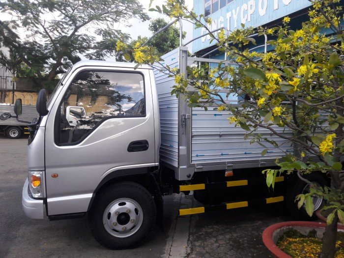 Xe tải vào thành phố jac 2t4, xe tải jac 2.4 tấn