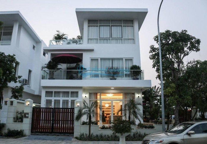 Bán biệt thự mới trên đường Trịnh Quang Nghị 215m2