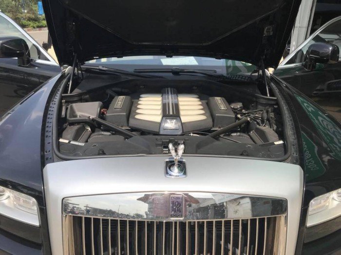 Cần bán xe Rolls-Royce Ghost 2010 màu đen vip động cơ V12 6.6l twin turbo