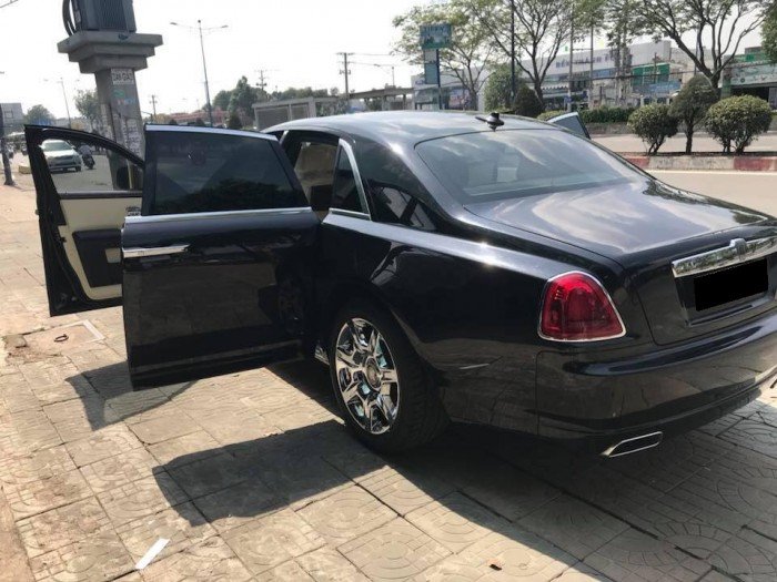 Cần bán xe Rolls-Royce Ghost 2010 màu đen vip động cơ V12 6.6l twin turbo