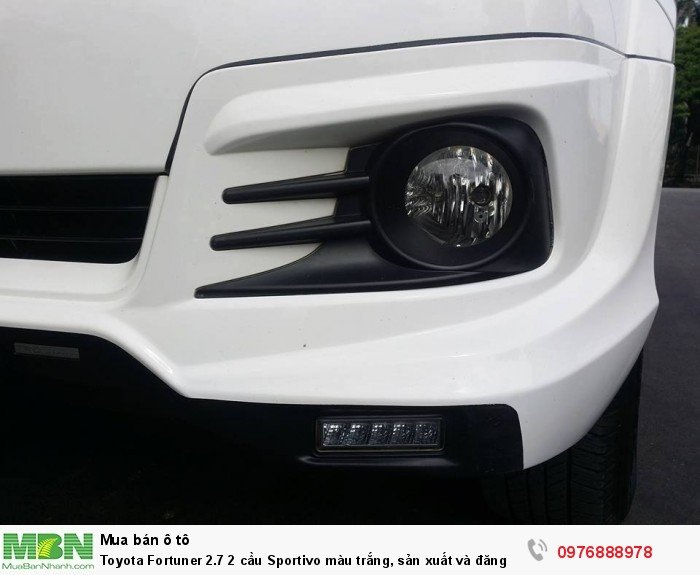Toyota Fortuner 2.7 2 cầu Sportivo màu trắng, sản xuất và đăng ký tháng 10/2016
