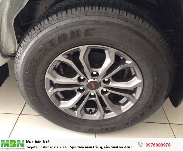 Toyota Fortuner 2.7 2 cầu Sportivo màu trắng, sản xuất và đăng ký tháng 10/2016