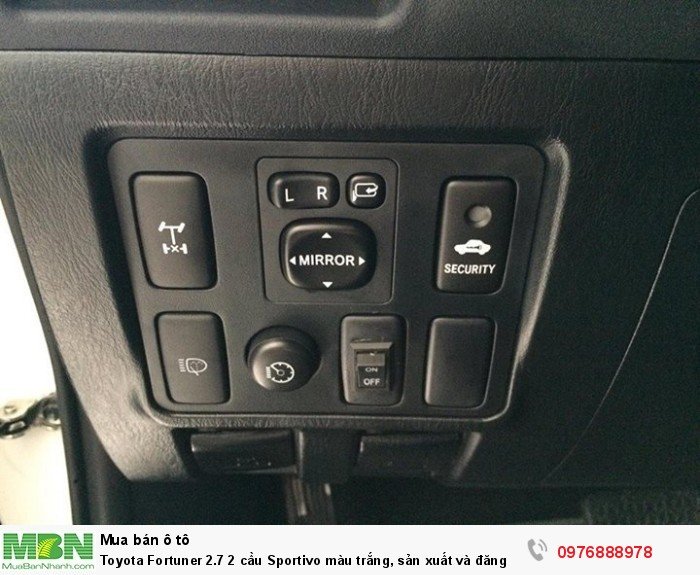 Toyota Fortuner 2.7 2 cầu Sportivo màu trắng, sản xuất và đăng ký tháng 10/2016