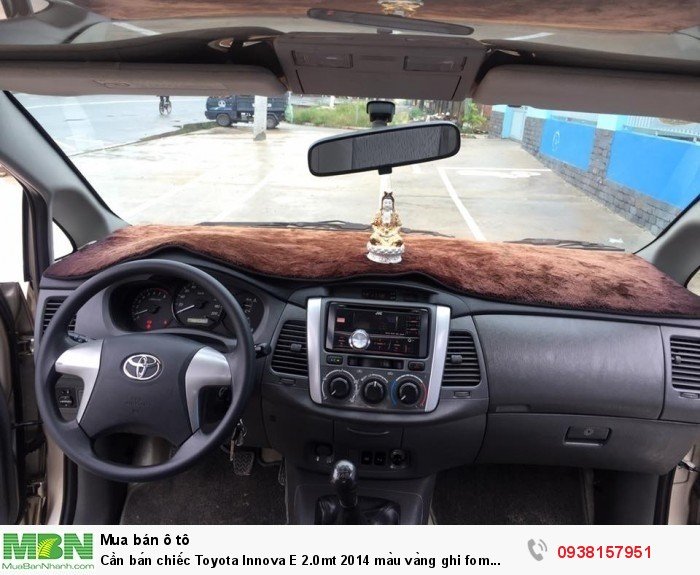 Cần bán chiếc Toyota Innova E 2.0mt 2014 màu vàng ghi fom mới