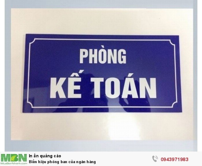 Biển hiệu phòng ban của ngân hàng