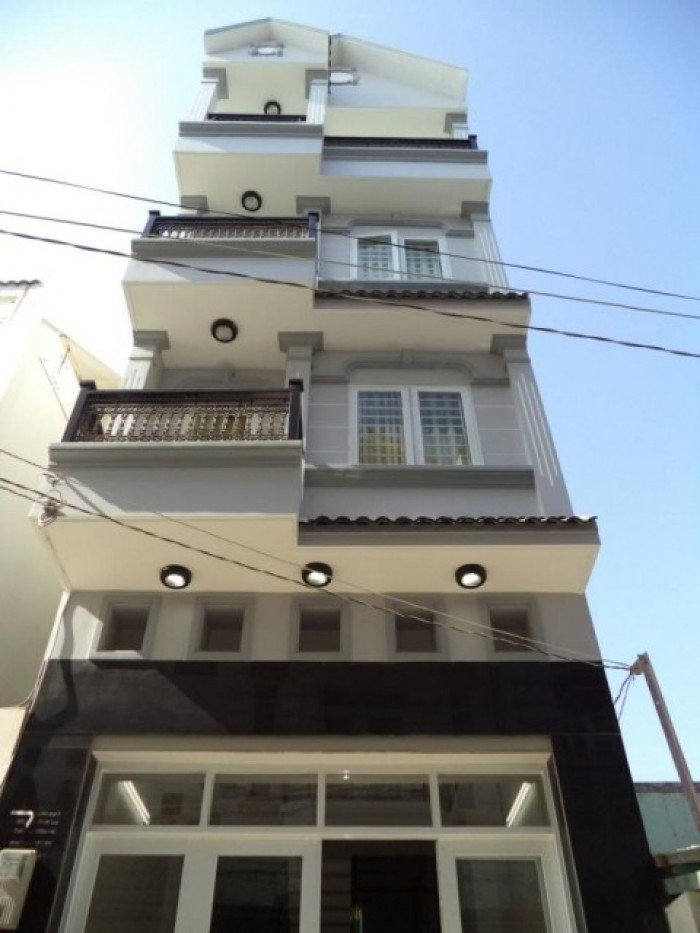 Định cư bán gấp nhà mặt tiền NGUYỄN TRÃI, quận 1. DT 120m2 (6x20), sổ hông riêng.