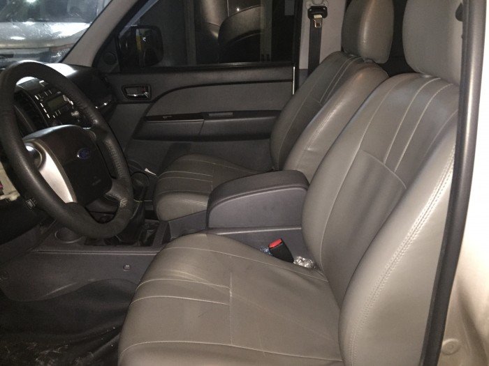 Bán Ford Everest 4x2 MT ghi vàng sx 2014