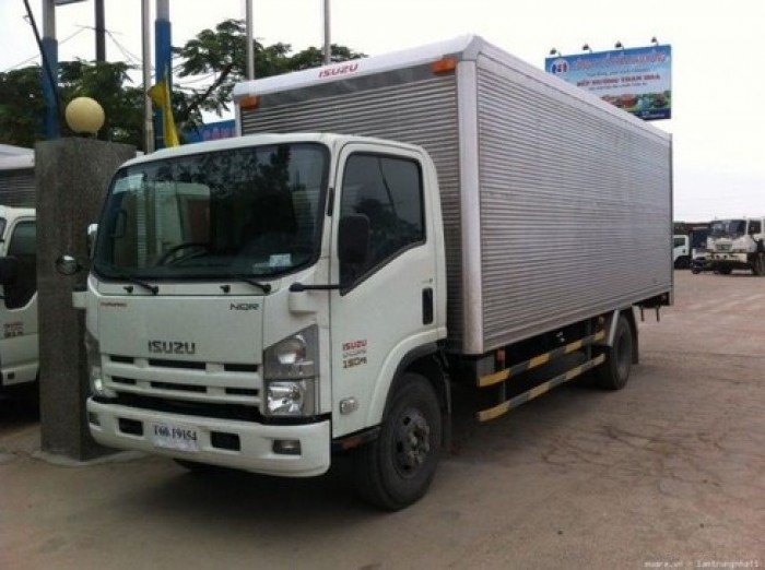 Xe tải thùng kín Isuzu nâng tải 8 tấn Vĩnh Phát FN129