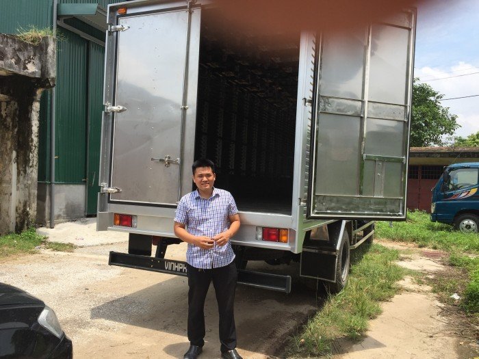Xe tải thùng kín Isuzu nâng tải 8 tấn Vĩnh Phát FN129