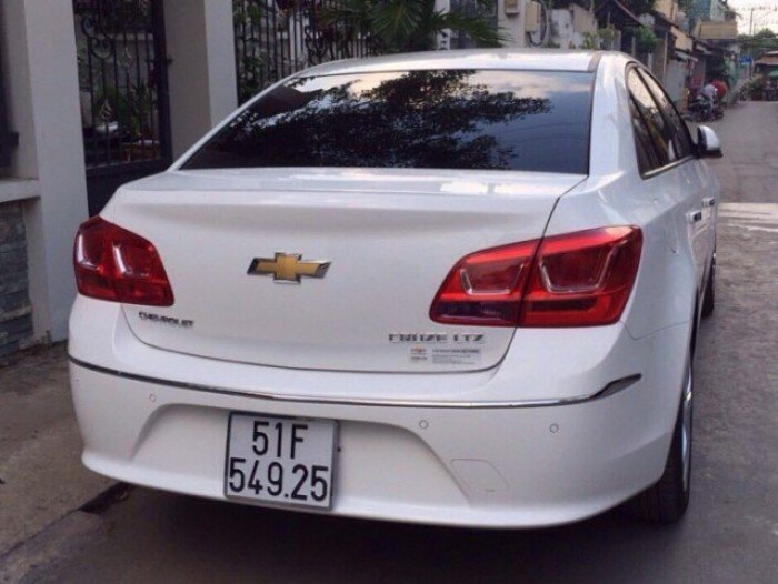 Cho thuê xe tự lái chiếc Chevrolet Cruze 2016 mới đét, chạy cực êm, giá hợp lý nhất.