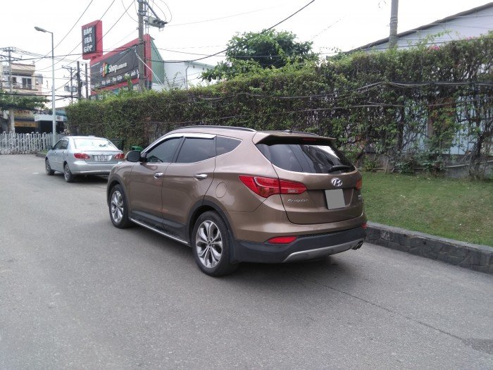 Nhà đi định cư bán Hyundai Santafe nâu máy dầu 2 cầu 2016 tự động full option.