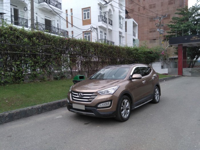 Nhà đi định cư bán Hyundai Santafe nâu máy dầu 2 cầu 2016 tự động full option.