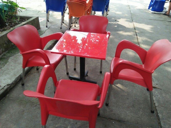 Bộ bàn ghế nhựa màu đỏ, được dân kinh doanh cà phê ưa dùng. Liên hệ: 0906843059 Lê Hoàng0