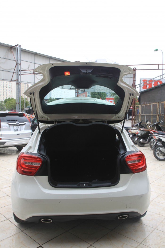 Mercedes A200 màu trắng, sản xuất 2013, xe còn rất mới.