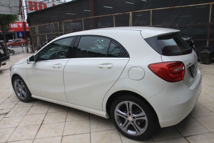 Mercedes A200 màu trắng, sản xuất 2013, xe còn rất mới.