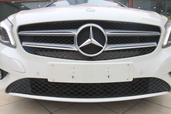 Mercedes A200 màu trắng, sản xuất 2013, xe còn rất mới.