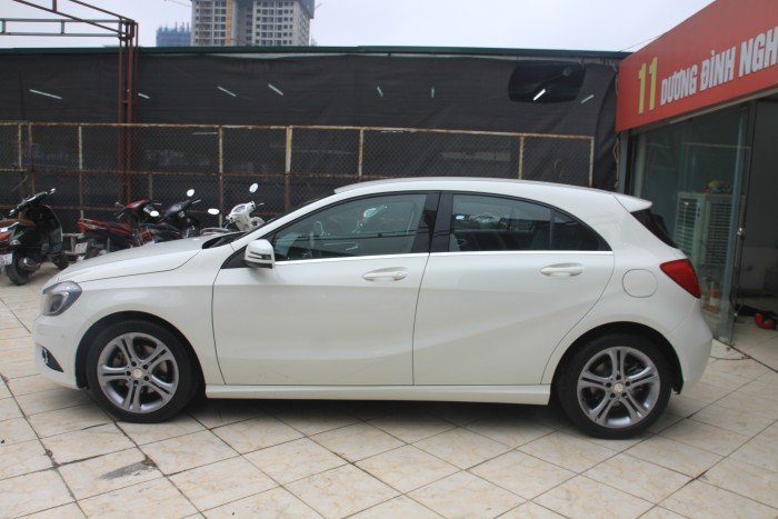 Mercedes A200 màu trắng, sản xuất 2013, xe còn rất mới.