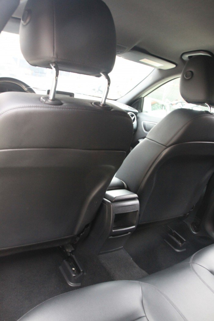 Mercedes A200 màu trắng, sản xuất 2013, xe còn rất mới.